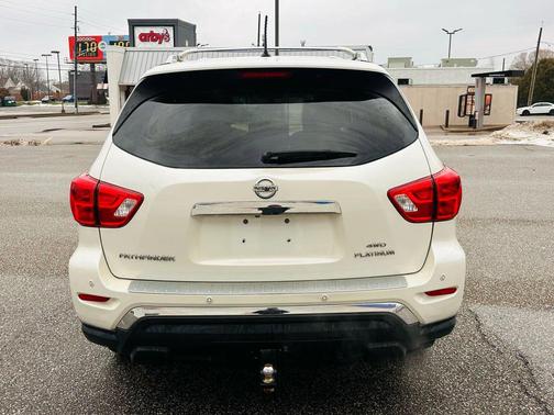2017 Nissan Pathfinder Platinum