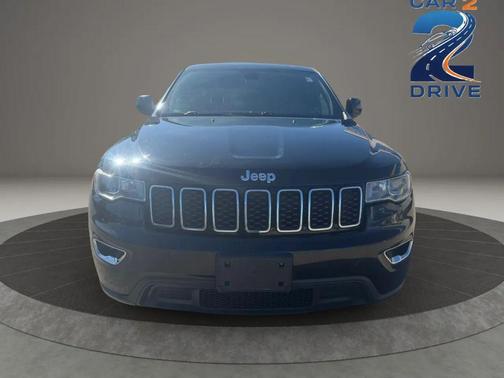 Diamond Black Crystal Pearlcoat 2017 Jeep Grand Cherokee Laredo