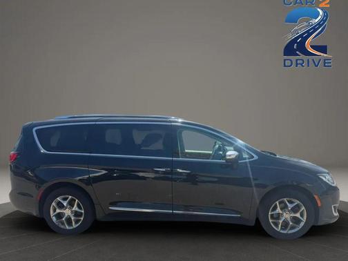 Brilliant Black Crystal Pearlcoat 2018 Chrysler Pacifica Limited