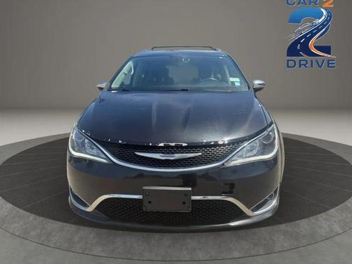 Brilliant Black Crystal Pearlcoat 2018 Chrysler Pacifica Limited