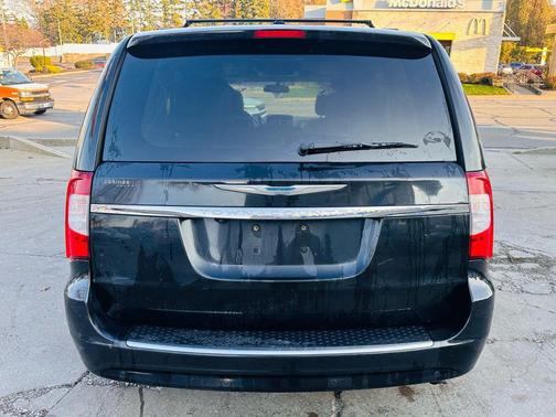 2012 Chrysler Town & Country Touring-L