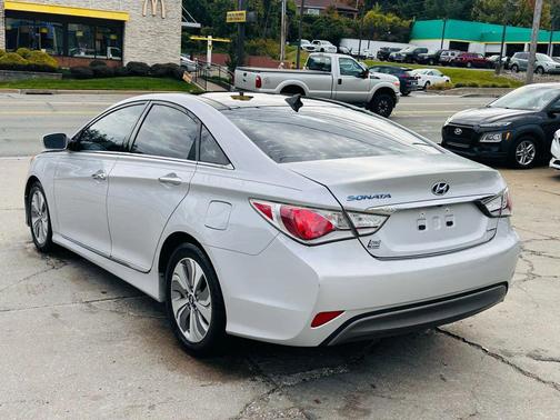 2015 Hyundai SONATA Hybrid Limited