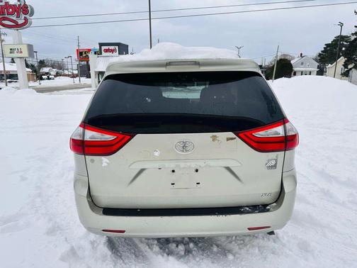 2015 Toyota Sienna XLE