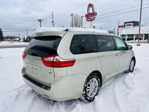 2015 Toyota Sienna XLE