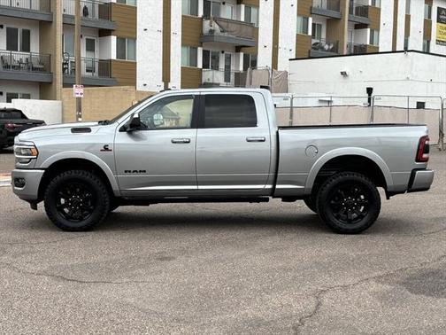 2022 RAM 2500 Laramie Crew Cab 4x4 6'4' Box