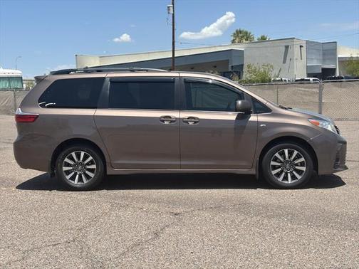 2019 Toyota Sienna LE