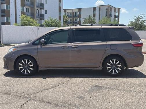 2019 Toyota Sienna LE