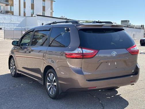 2019 Toyota Sienna LE