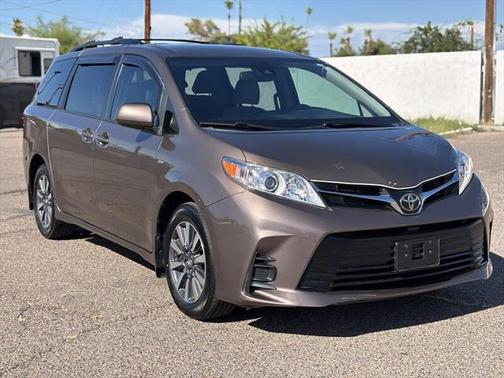 2019 Toyota Sienna LE