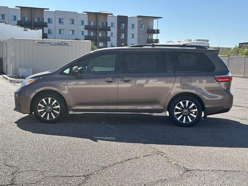 2019 Toyota Sienna LE