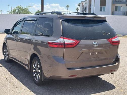 2019 Toyota Sienna LE