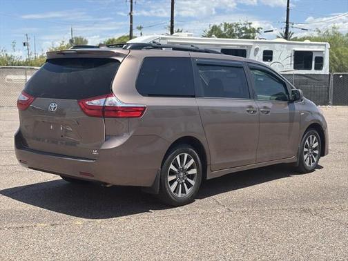 2019 Toyota Sienna LE