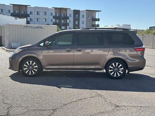 2019 Toyota Sienna LE