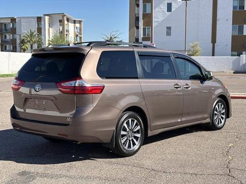 2019 Toyota Sienna LE