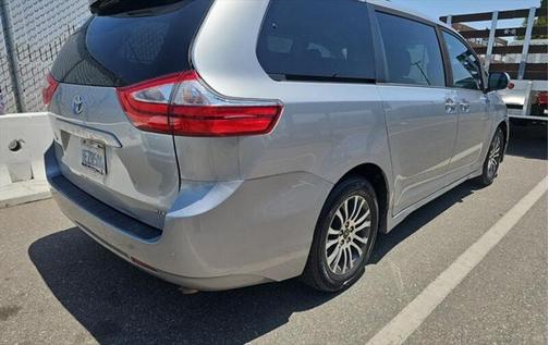 2018 Toyota Sienna XLE