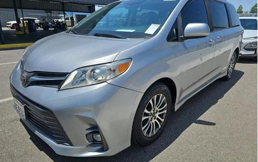 2018 Toyota Sienna XLE