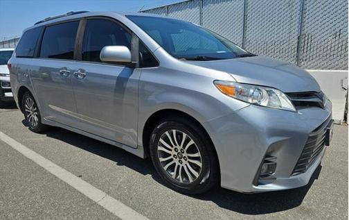 2018 Toyota Sienna XLE