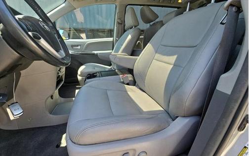 2018 Toyota Sienna XLE