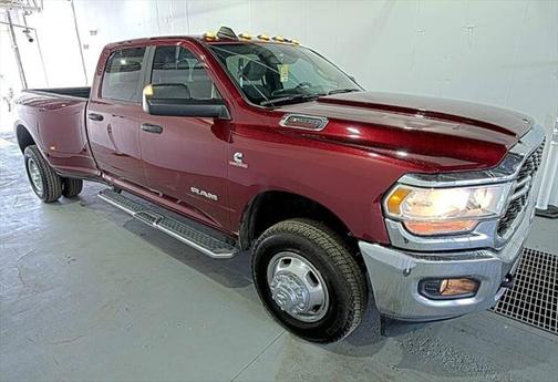 2022 RAM 3500 Big Horn Crew Cab 4x4 8' Box