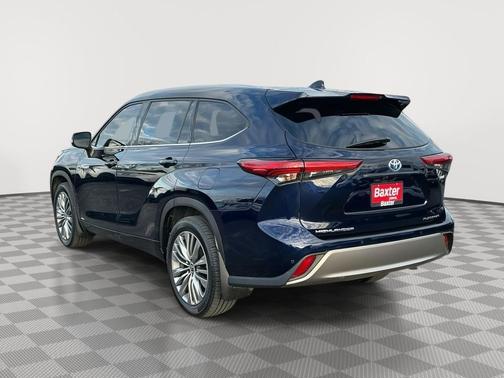 2021 Toyota Highlander Hybrid Platinum