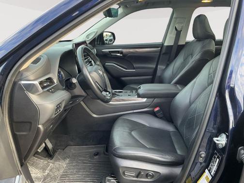 2021 Toyota Highlander Hybrid Platinum
