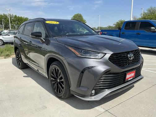 Magnetic Gray Metallic 2023 Toyota Highlander XSE