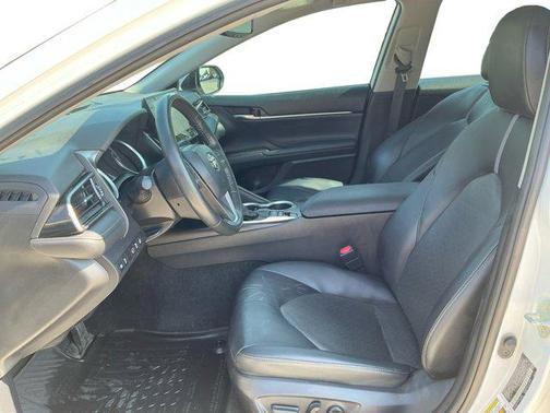 2022 Toyota Camry Hybrid XLE