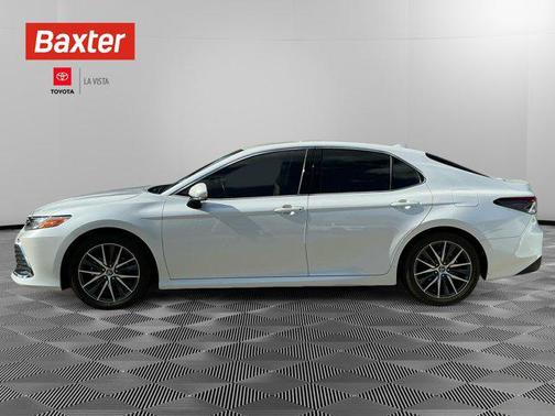 2022 Toyota Camry Hybrid XLE