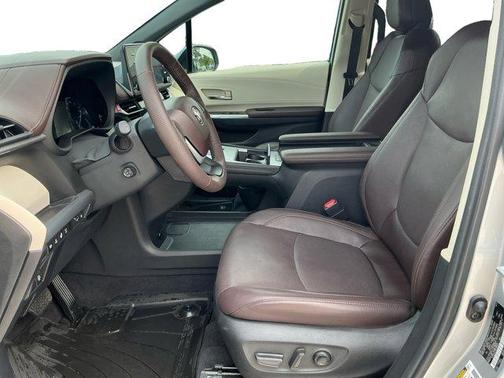 2024 Toyota Sienna Platinum 7 Passenger