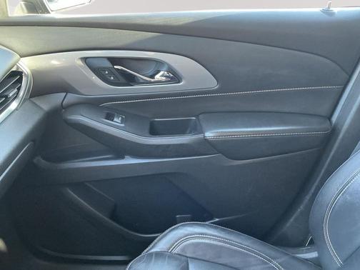 Graphite Metallic 2021 Chevrolet Traverse LT Leather