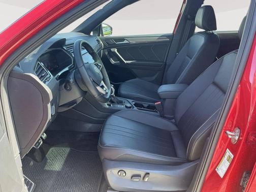 Kings Red Metallic 2024 Volkswagen Tiguan 2.0T SE R-Line Black 4MOTION