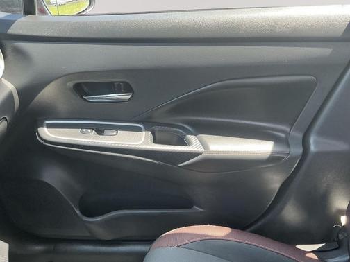 Scarlet Ember Pearl Metallic 2020 Nissan Versa 1.6 S