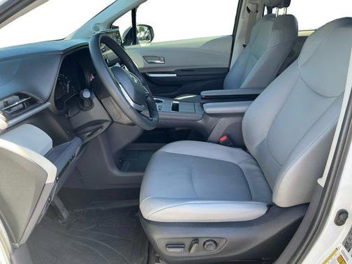 2022 Toyota Sienna XLE 7 Passenger