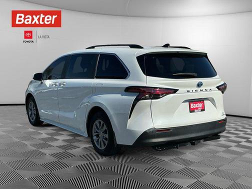 2022 Toyota Sienna XLE 7 Passenger