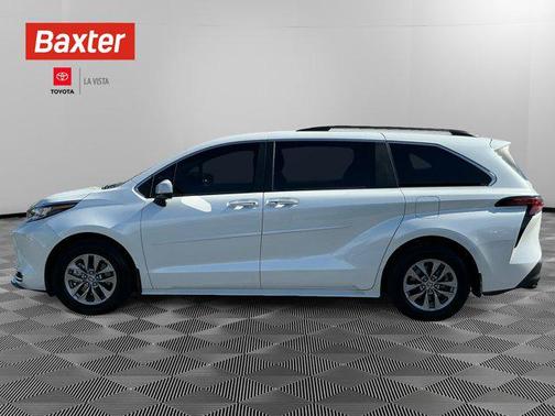 2022 Toyota Sienna XLE 7 Passenger