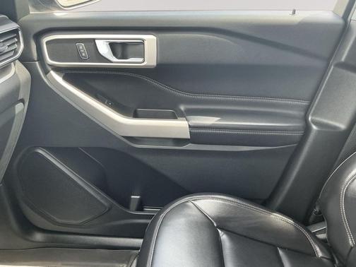 CARBONIZED GRAY METALLIC 2021 Ford Explorer XLT