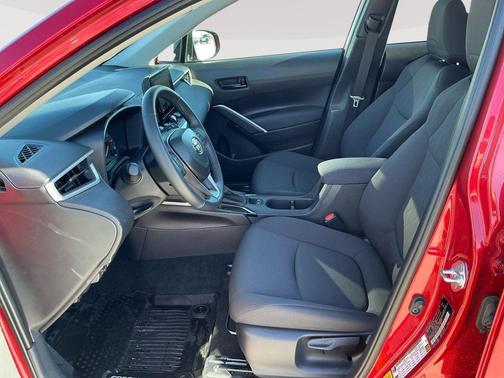 2025 Toyota Corolla Cross LE