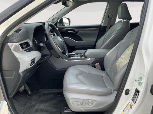 Wind Chill Pearl 2022 Toyota Highlander Platinum