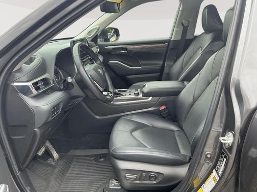 Magnetic Gray Metallic 2022 Toyota Highlander Limited