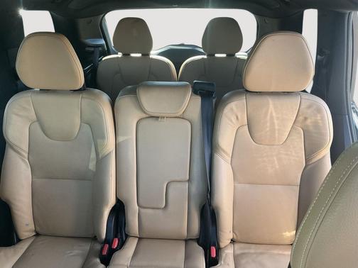 2018 Volvo XC90 T6 Momentum