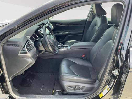 2020 Toyota Camry Hybrid XLE