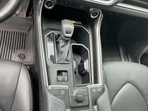 Midnight Black Metallic 2026 Toyota Highlander Hybrid Base