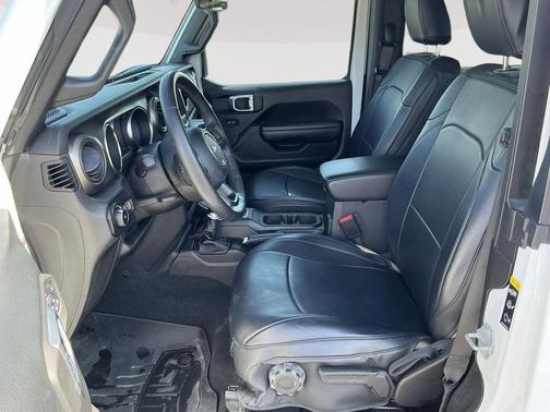 Bright White Clearcoat 2021 Jeep Wrangler Willys