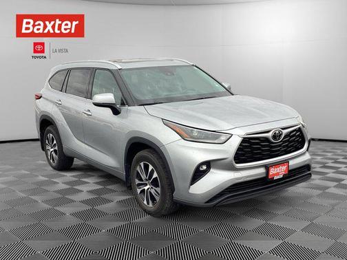 Celestial Silver Metallic 2021 Toyota Highlander XLE
