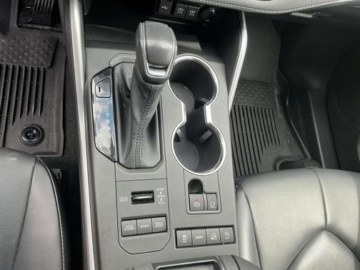 Celestial Silver Metallic 2021 Toyota Highlander XLE