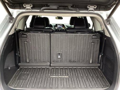 Celestial Silver Metallic 2021 Toyota Highlander XLE