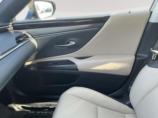 2021 Lexus ES 250 Base