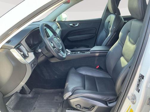 2022 Volvo XC60 B5 Inscription
