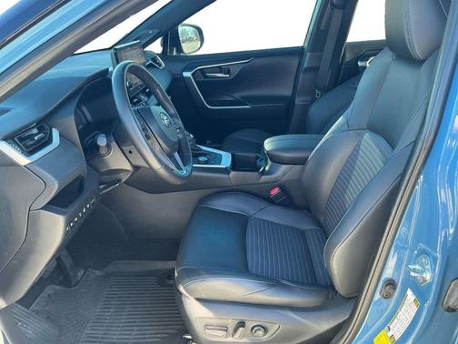 2023 Toyota RAV4 Hybrid SE