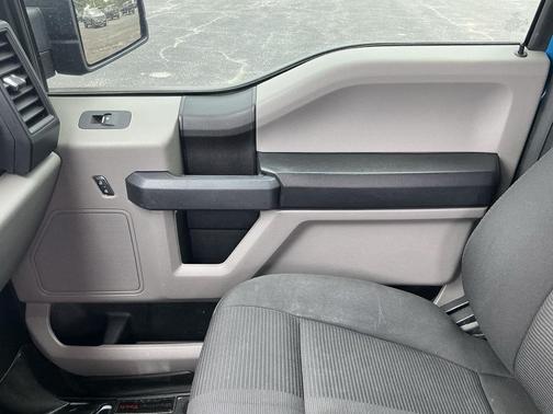 VELOCITY BLUE 2019 Ford F-150 XL